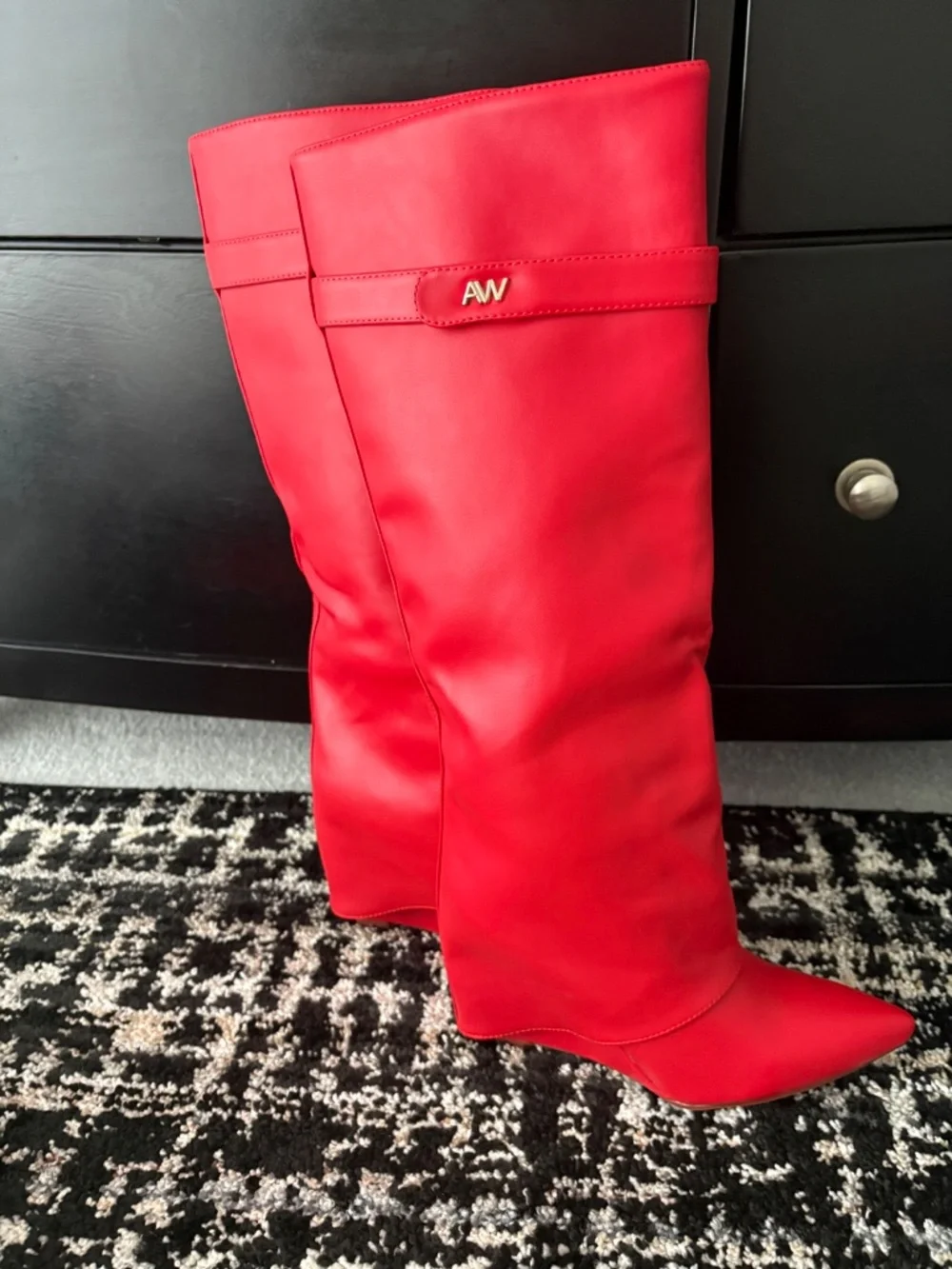 N/A red boots