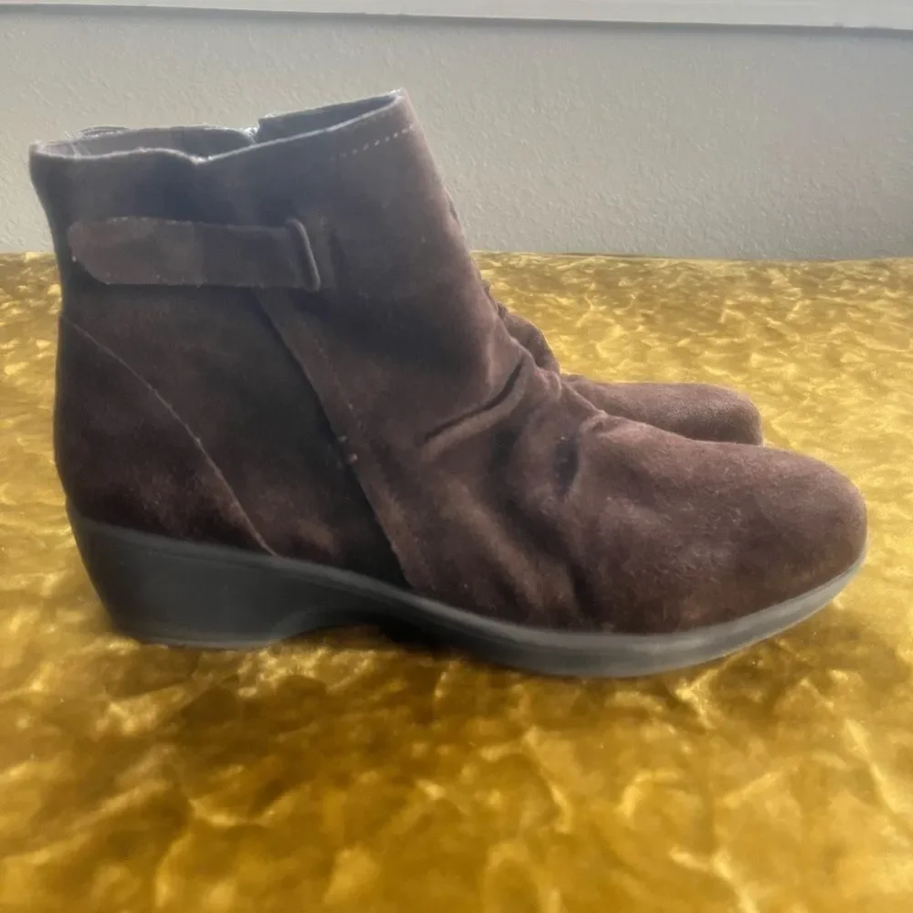 bass lite Monica Ankle Boots Brown Suede/Leather Size 9.5M Side Zip￼