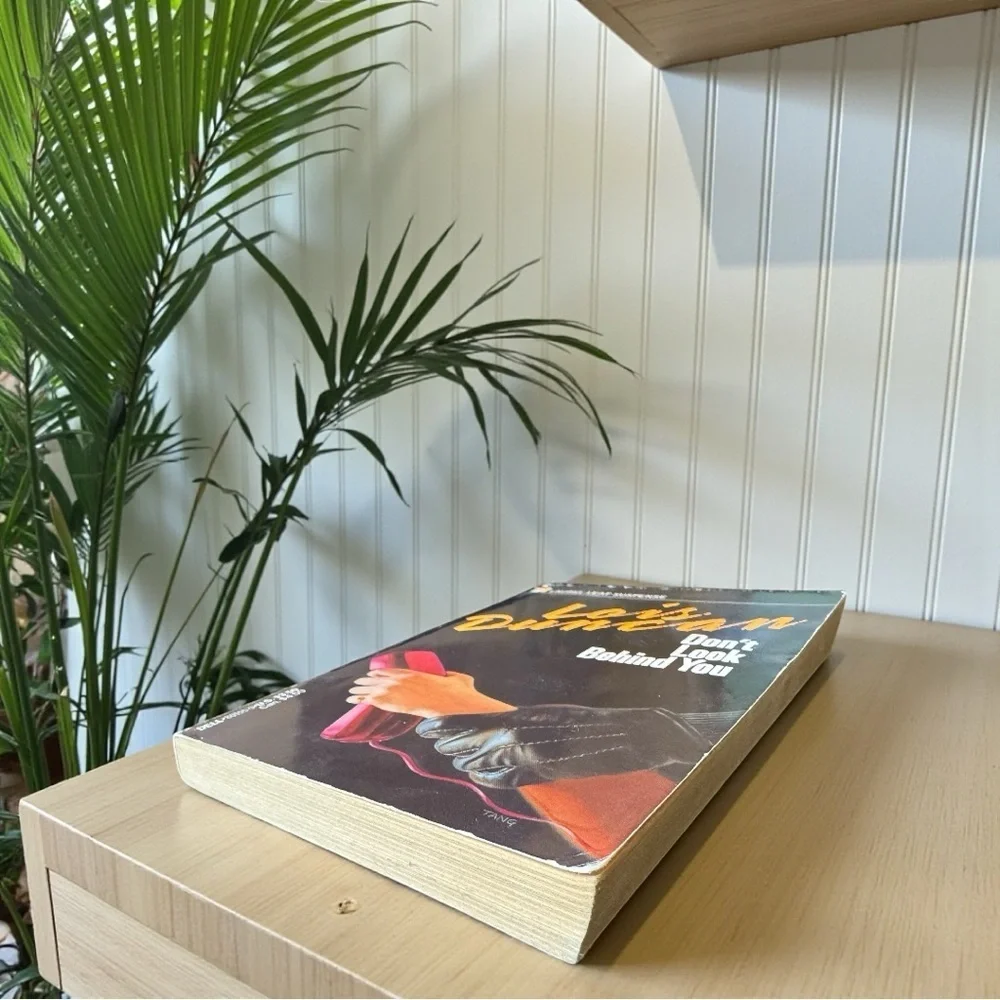 N/A vintage paperback