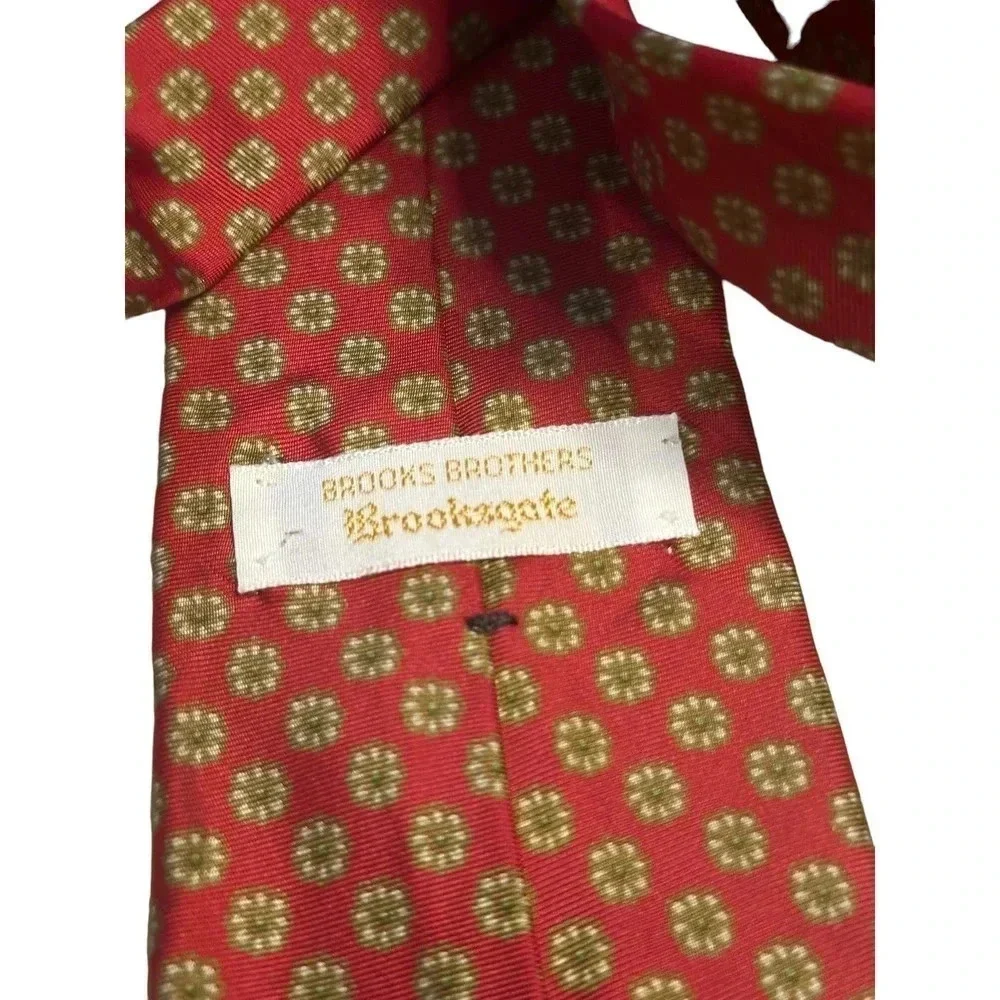 Brooks Brothers Men's Red Floral Pattern Silk Neckwear Tie