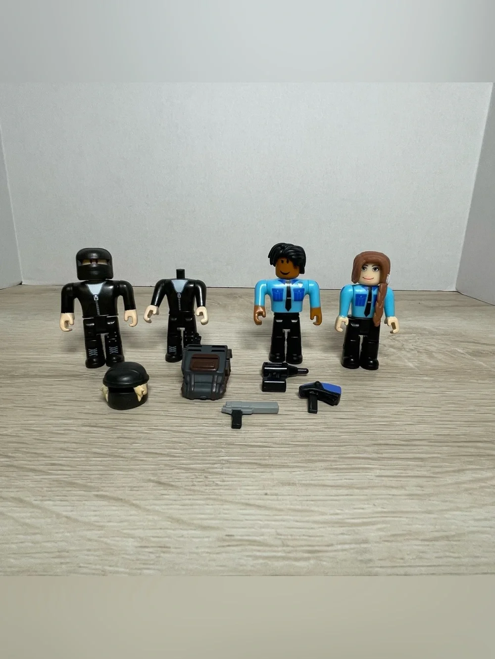 Roblox’s Brookhaven Bank Brookhaven Outlaw And Order Toy Set NO CODE Incomplete