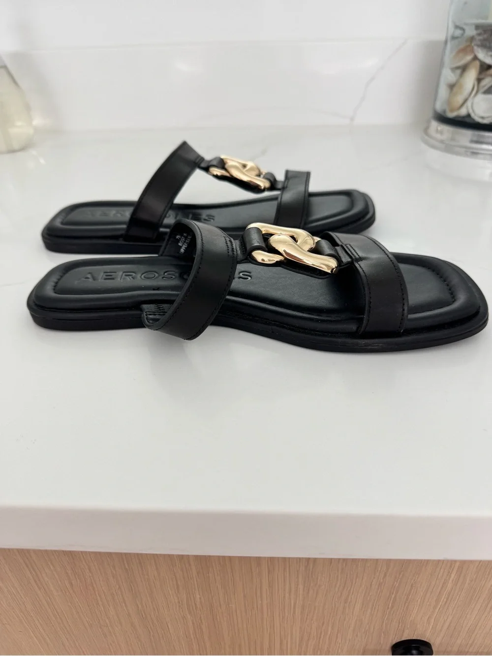 AEROSOLES sleek black