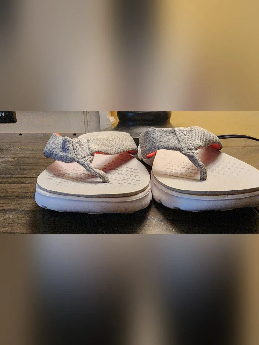 Skechers Goga Max Flip Flops Women's Gray Coral Comfort Sandals Size 7