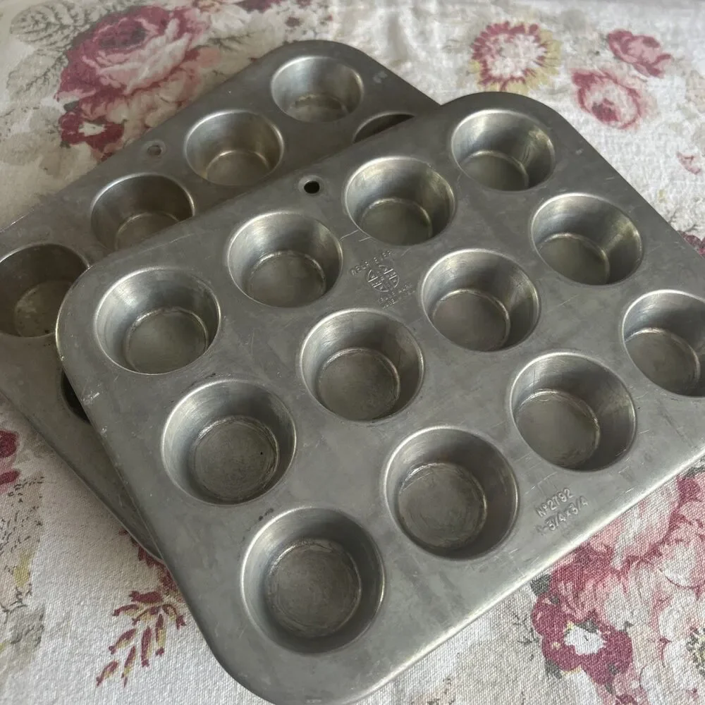 Vtg Wear Ever Mini Muffin Tin Pan Aluminum Tart Cupcake 12 Holes 1 3/4”USA