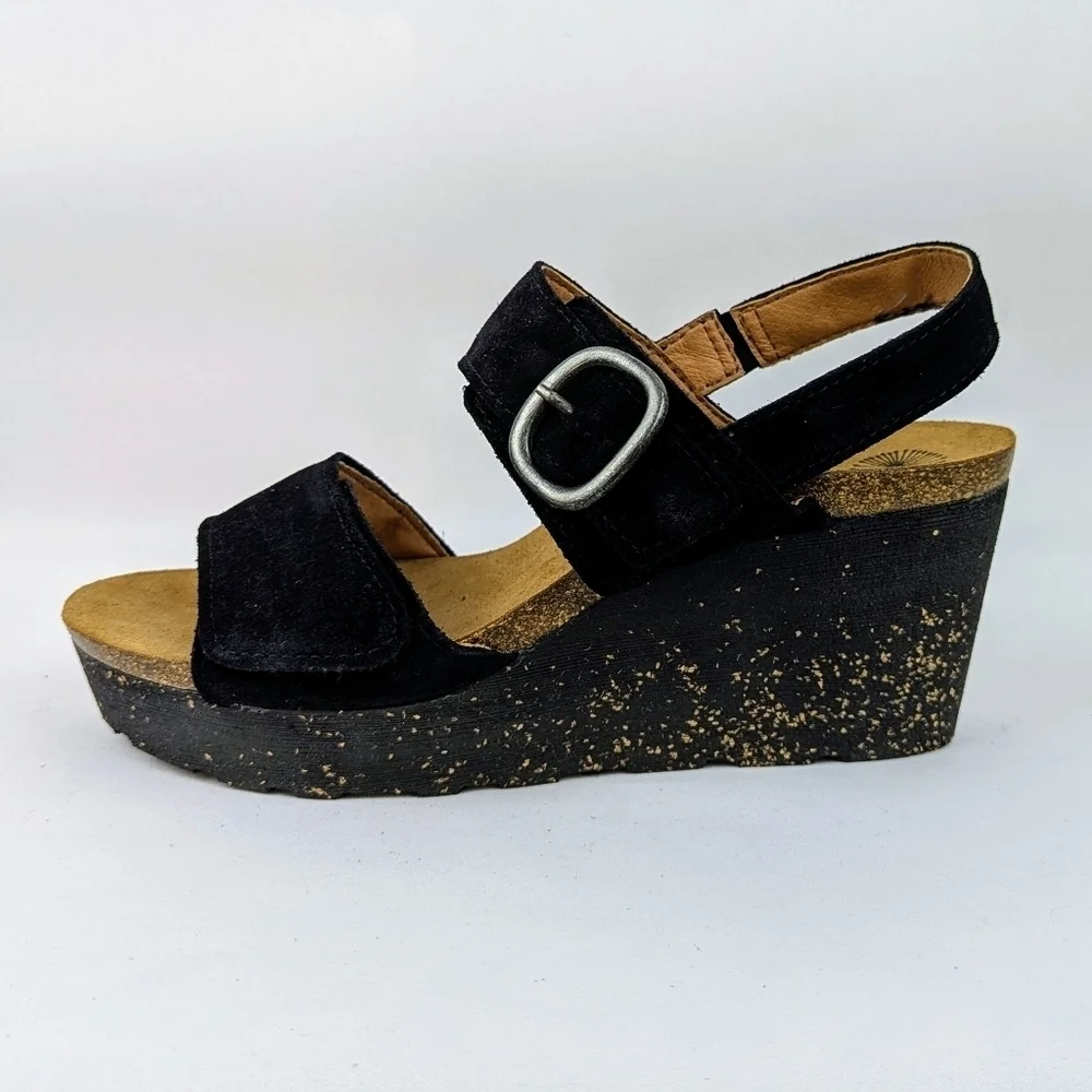 OTBT suede upper