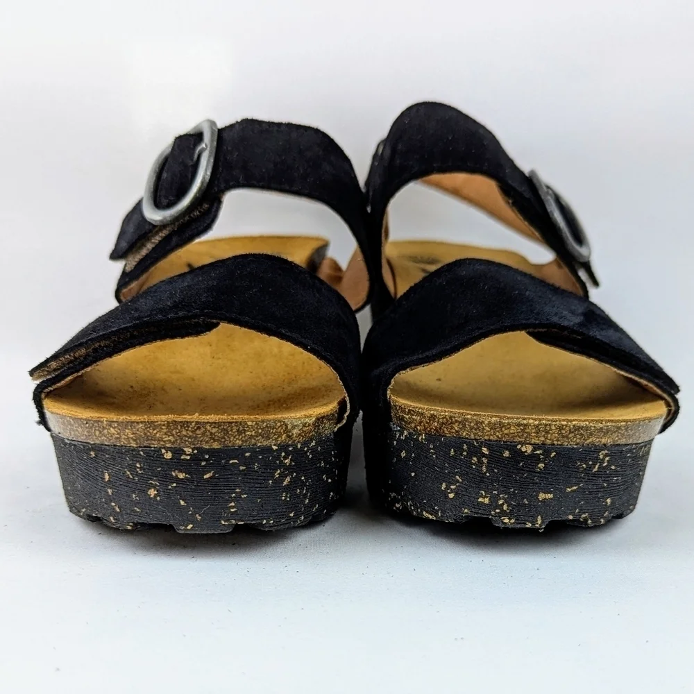 OTBT suede upper