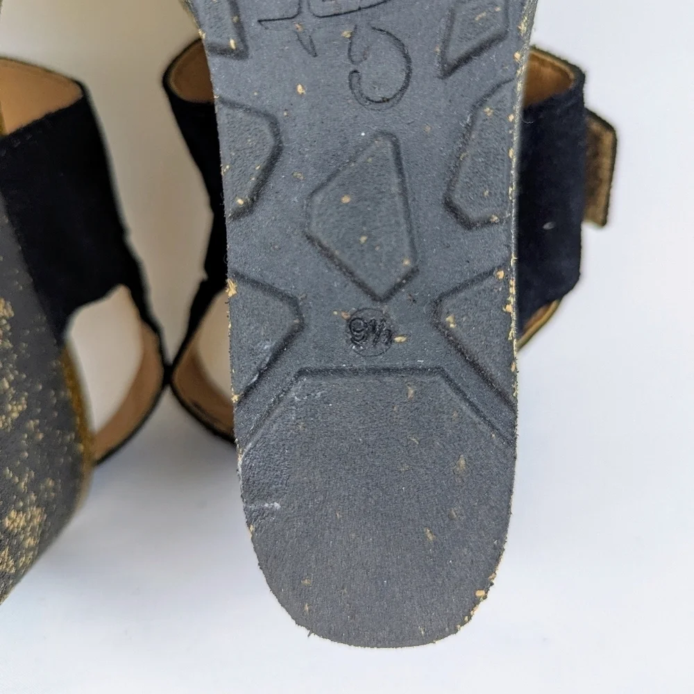OTBT suede upper