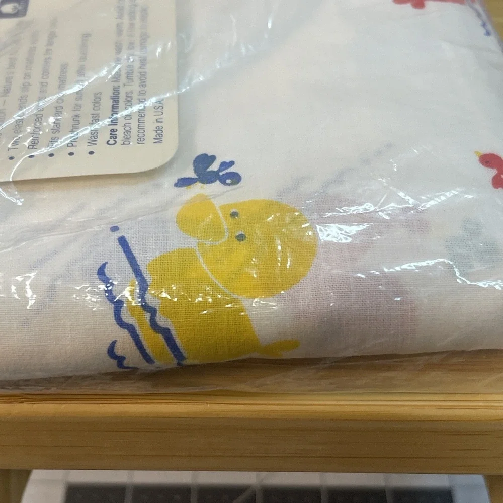 VTG Dundee Crib Sheet 28 X 52 IN Ducks Primary Colors NOS Stretch Ends‎