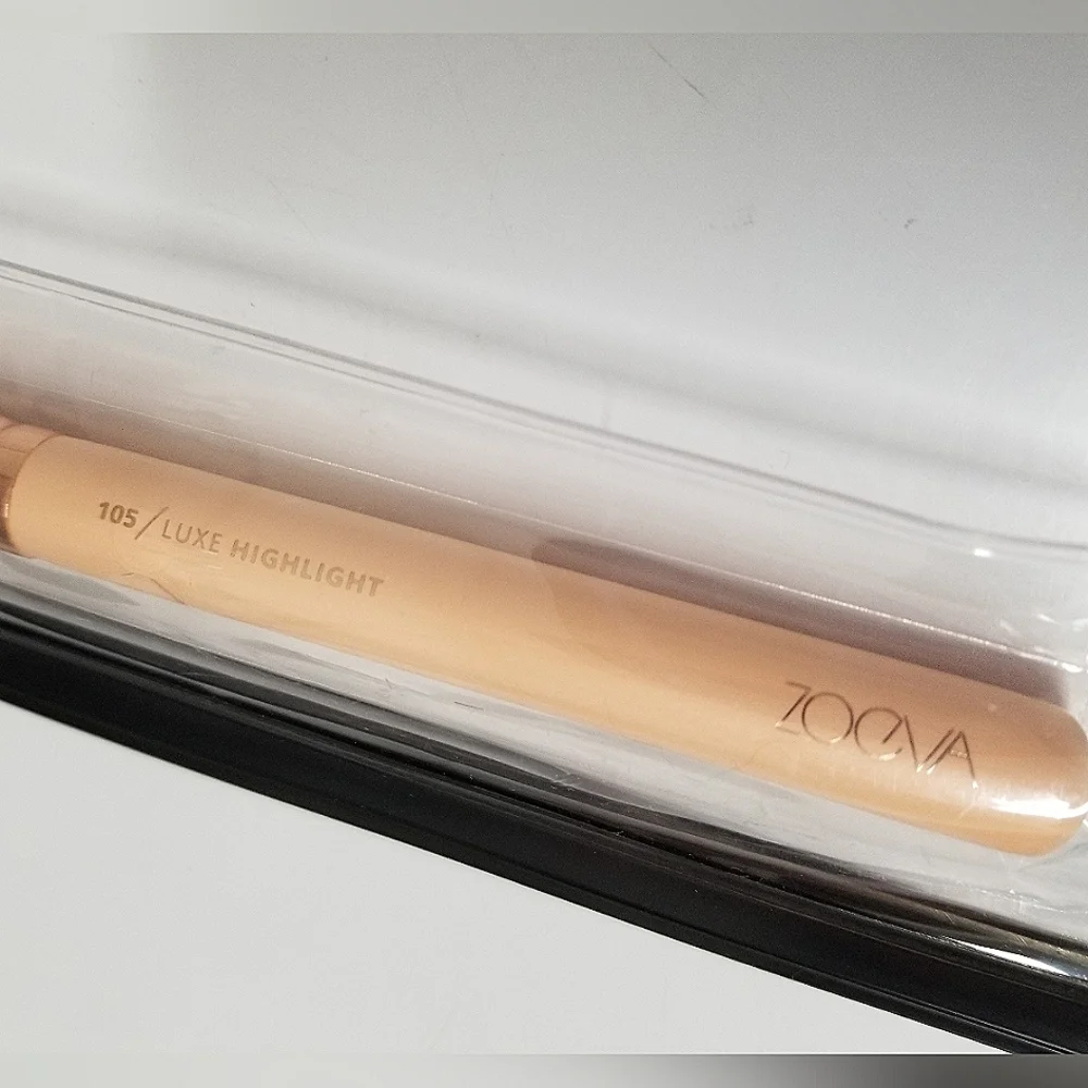 Zoeva Rose Golden 105 Luxe Highlight Brush NWT