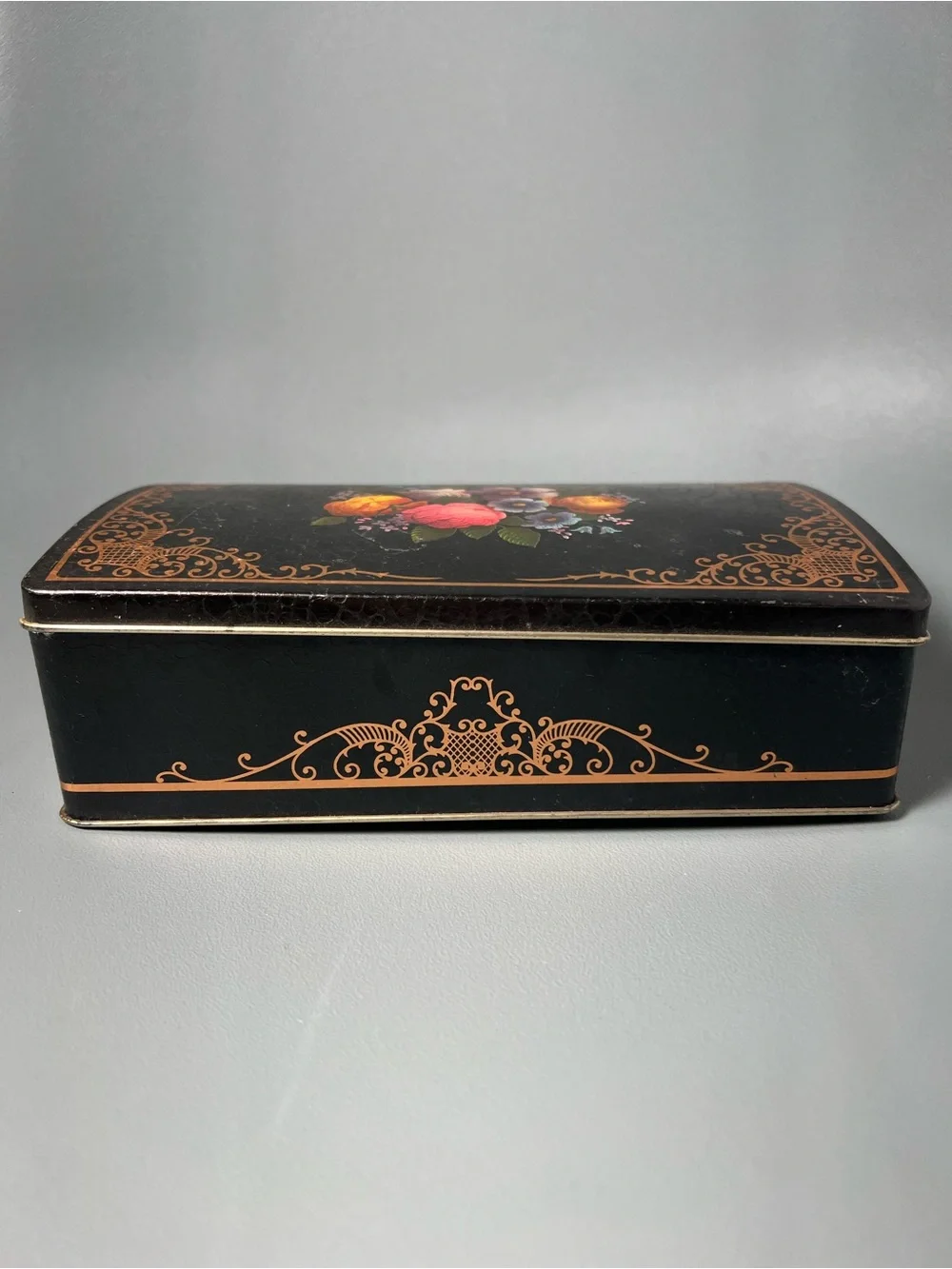 N/A vintage tin