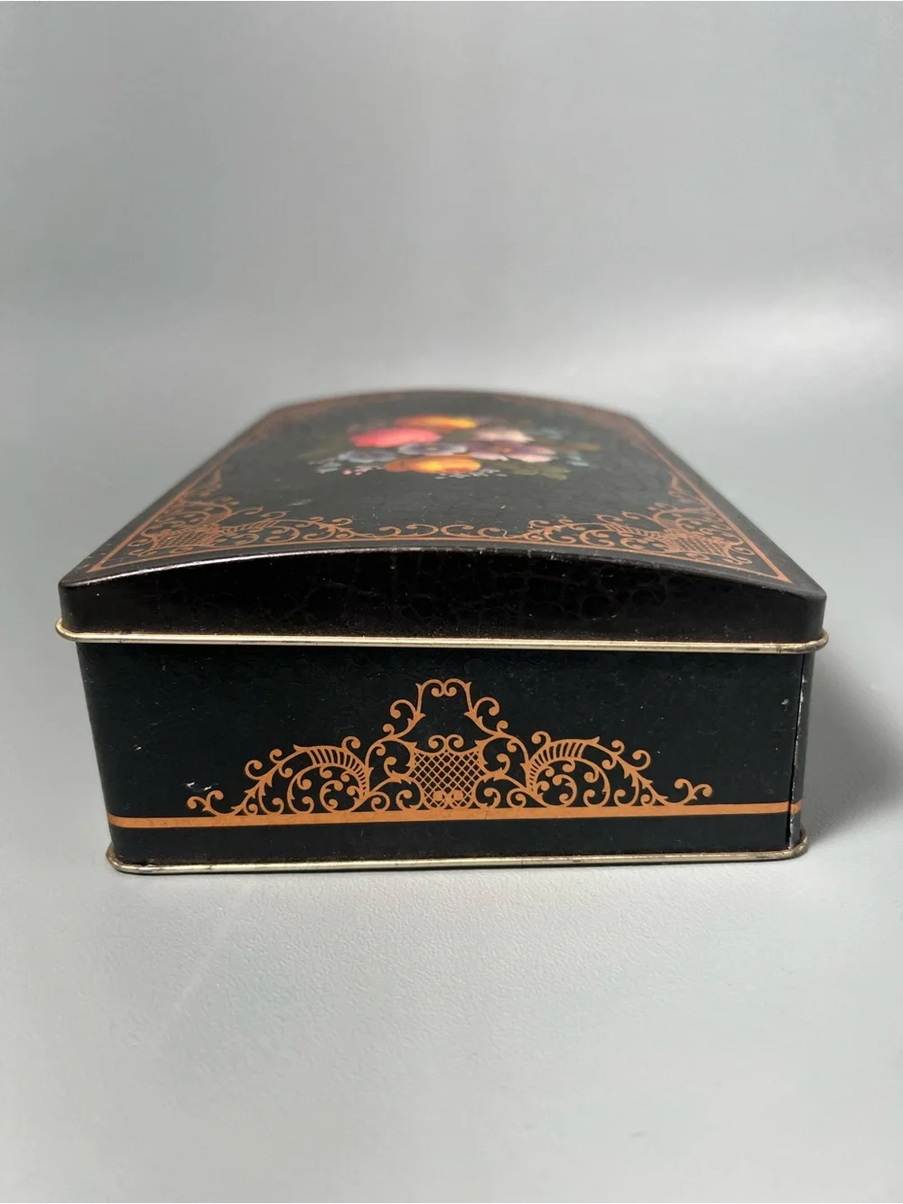 N/A vintage tin