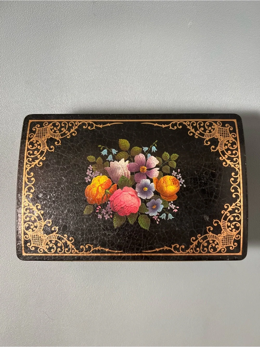 N/A vintage tin