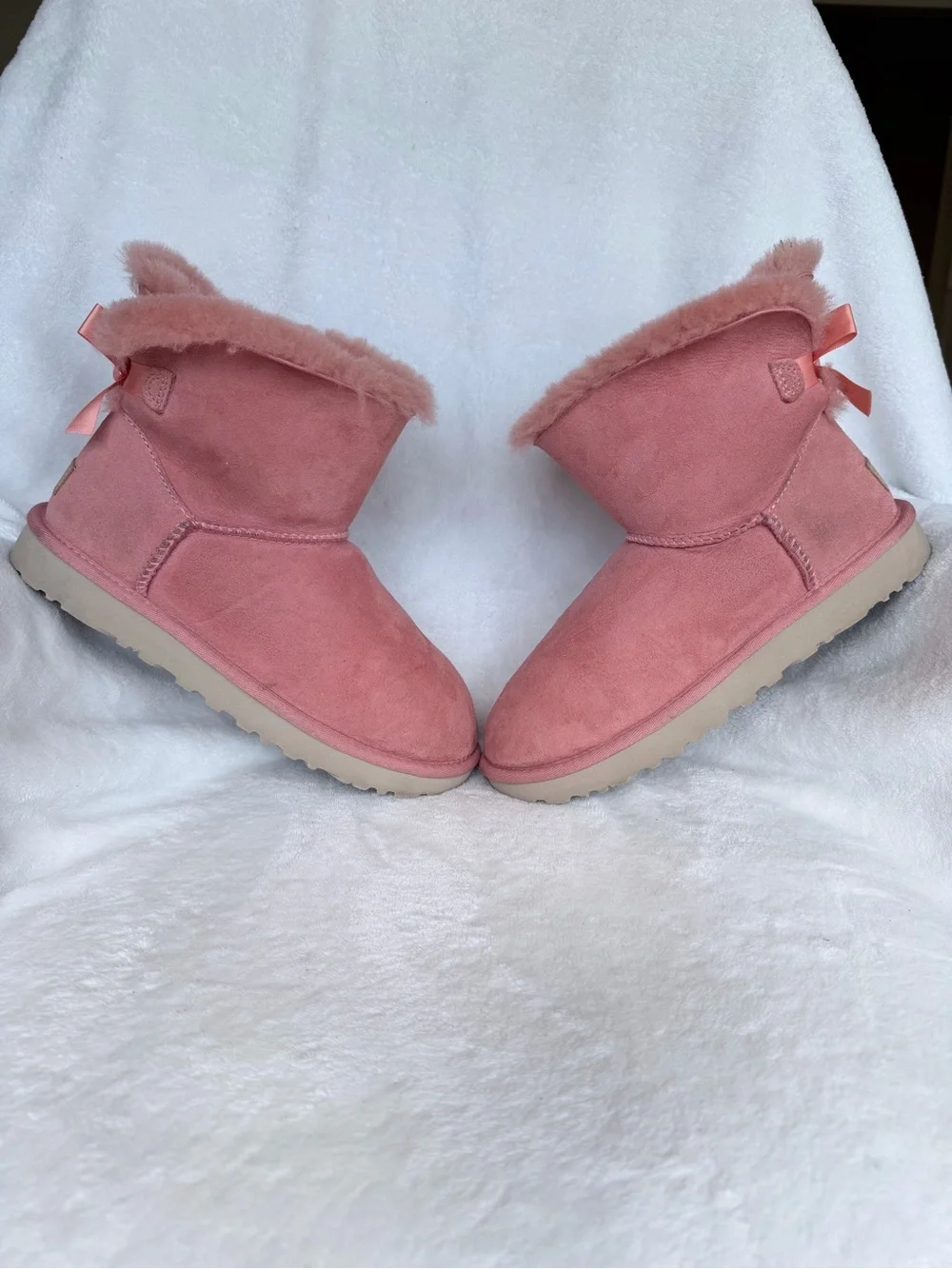UGG bow wear pink
