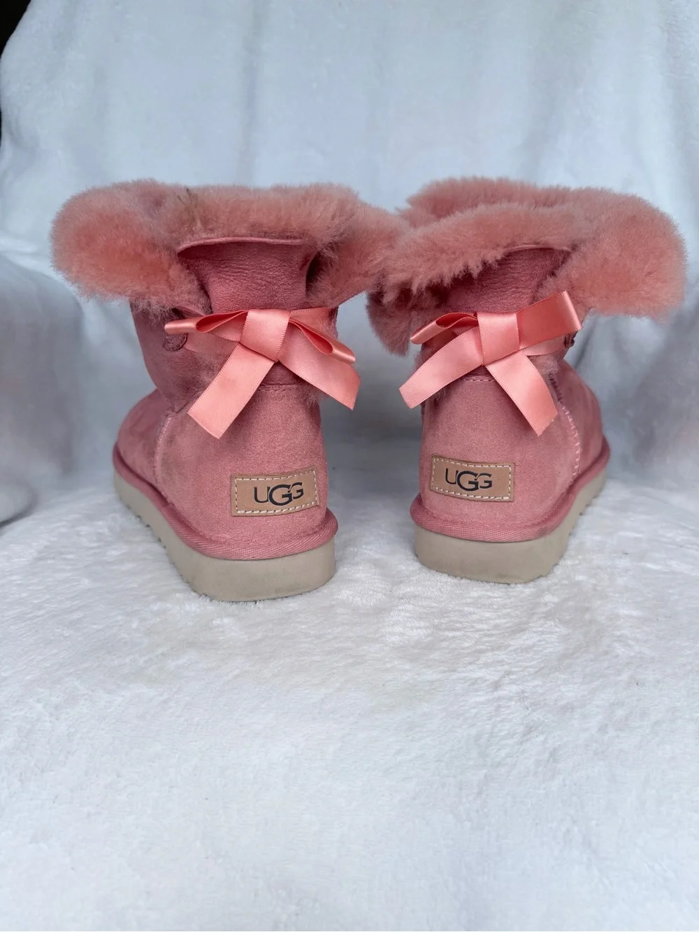 UGG signs pre