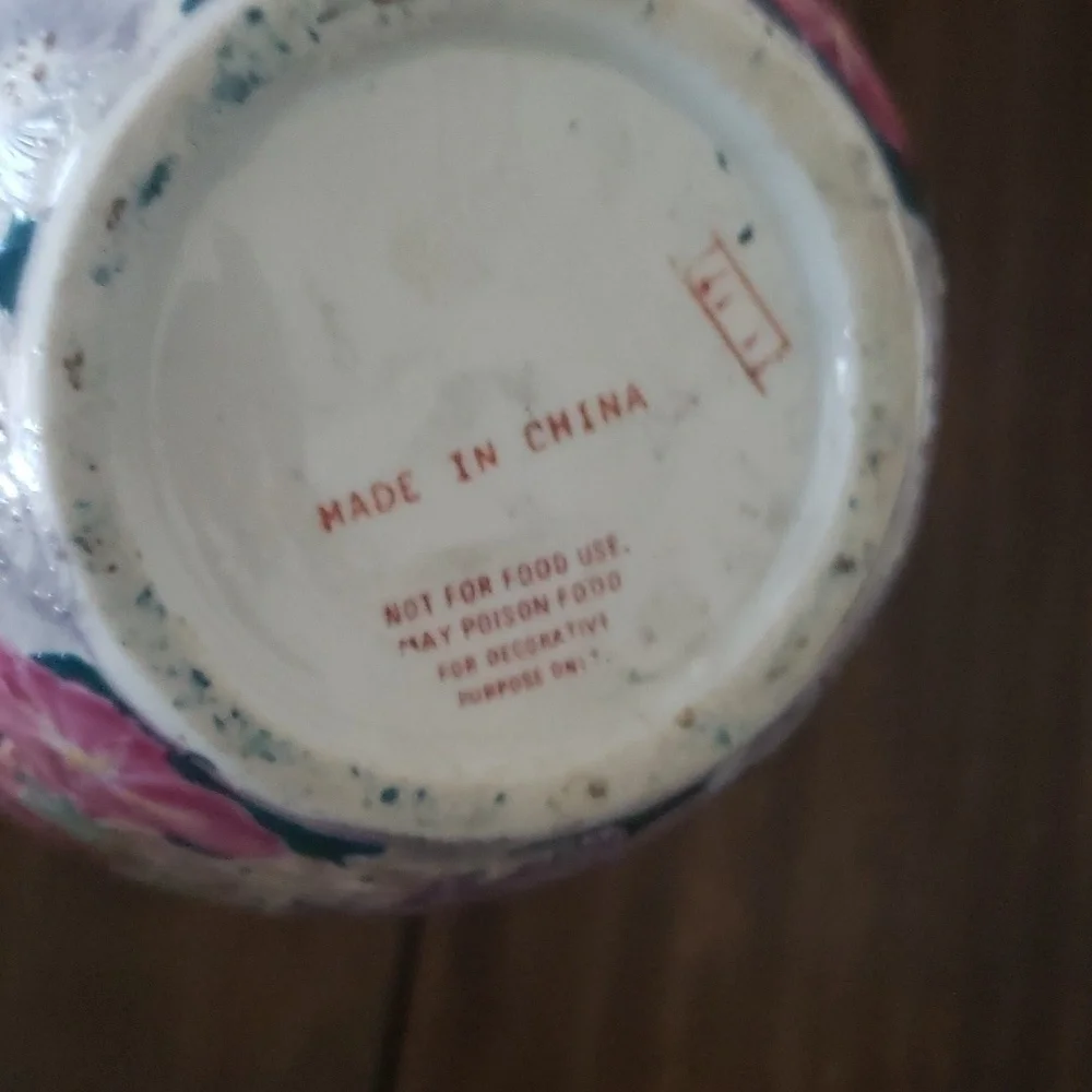 N/A lidded jar