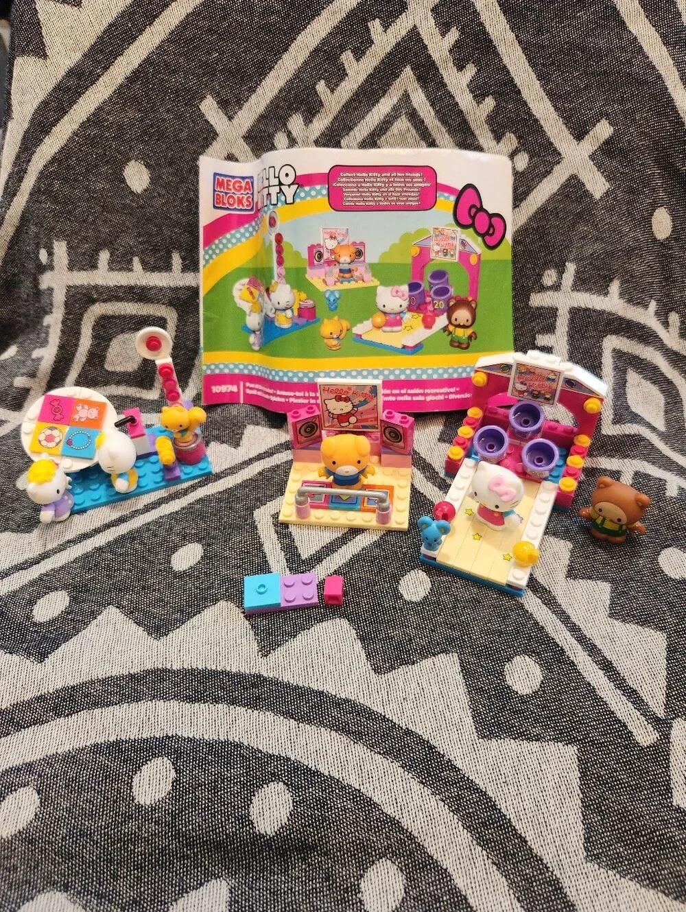 Hello Kitty Mega Bloks Fun At The Arcades 7 Minifig Playset 10974 -  Complete