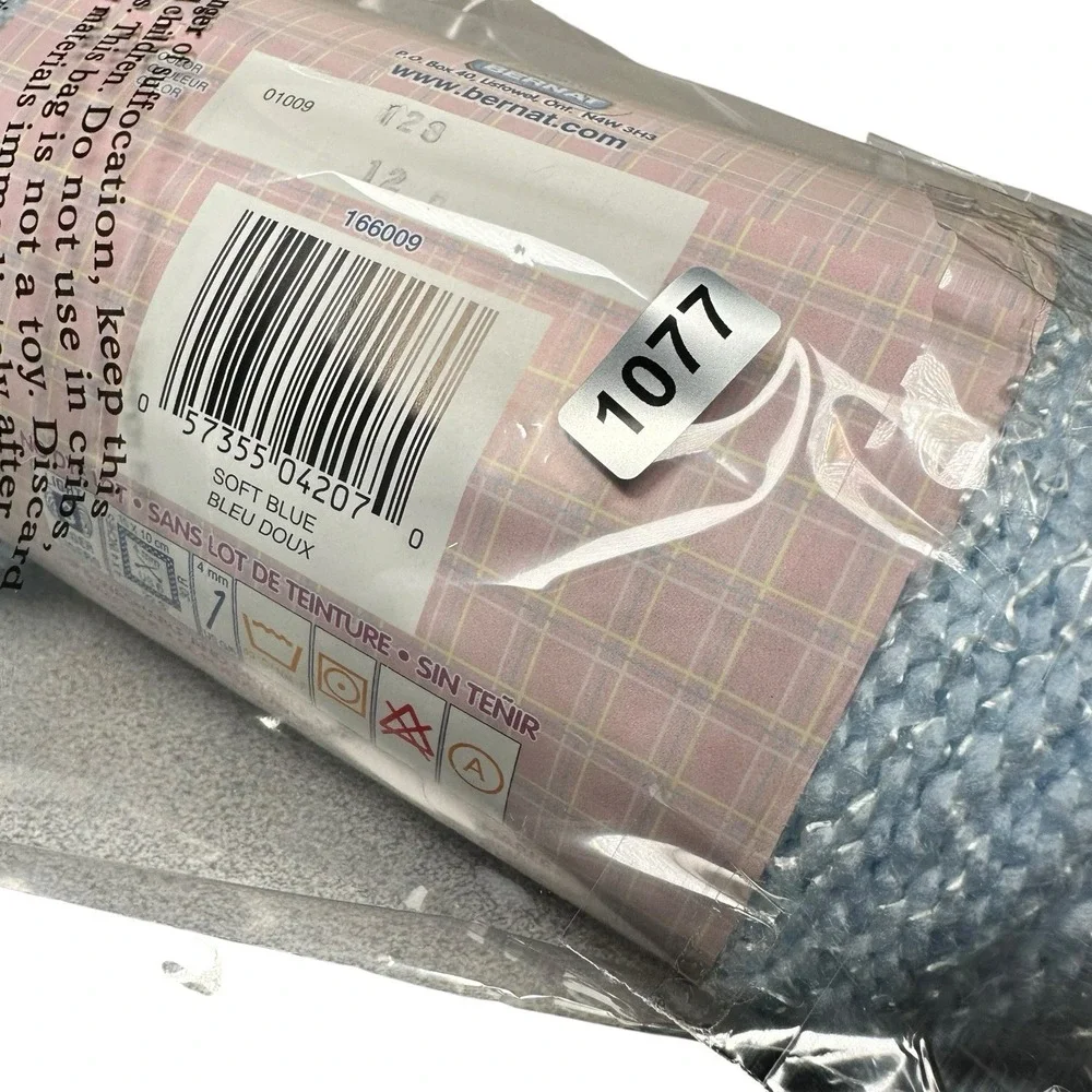 Bernat Baby Coordinates Yarn Soft Blue Blanket Yarn Full Skien 5.6oz 160g 01009