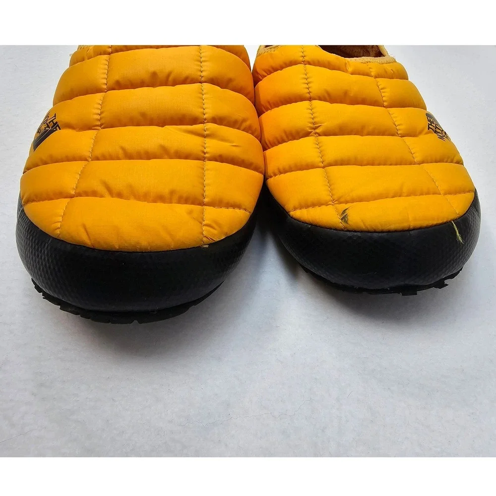 The North Face ThermoBall Traction Mule V Yellow Black Mens 10 NF0A3UZN Slippers