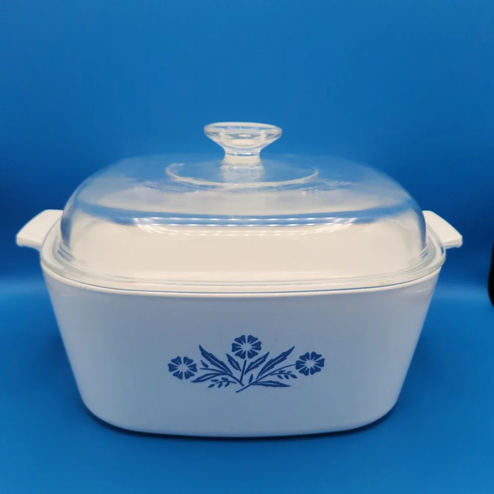 Vintage 4 qt Corningware Cornflower Dutch Oven‎ P-84-B Casserole with Lid