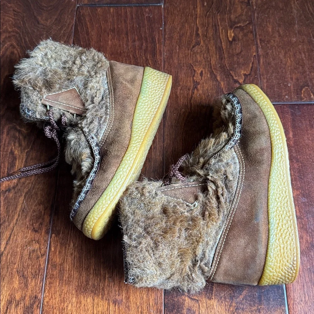 Vintage Women’s Faux Fur Wedge Suede Boots, Size 8, color Brown.