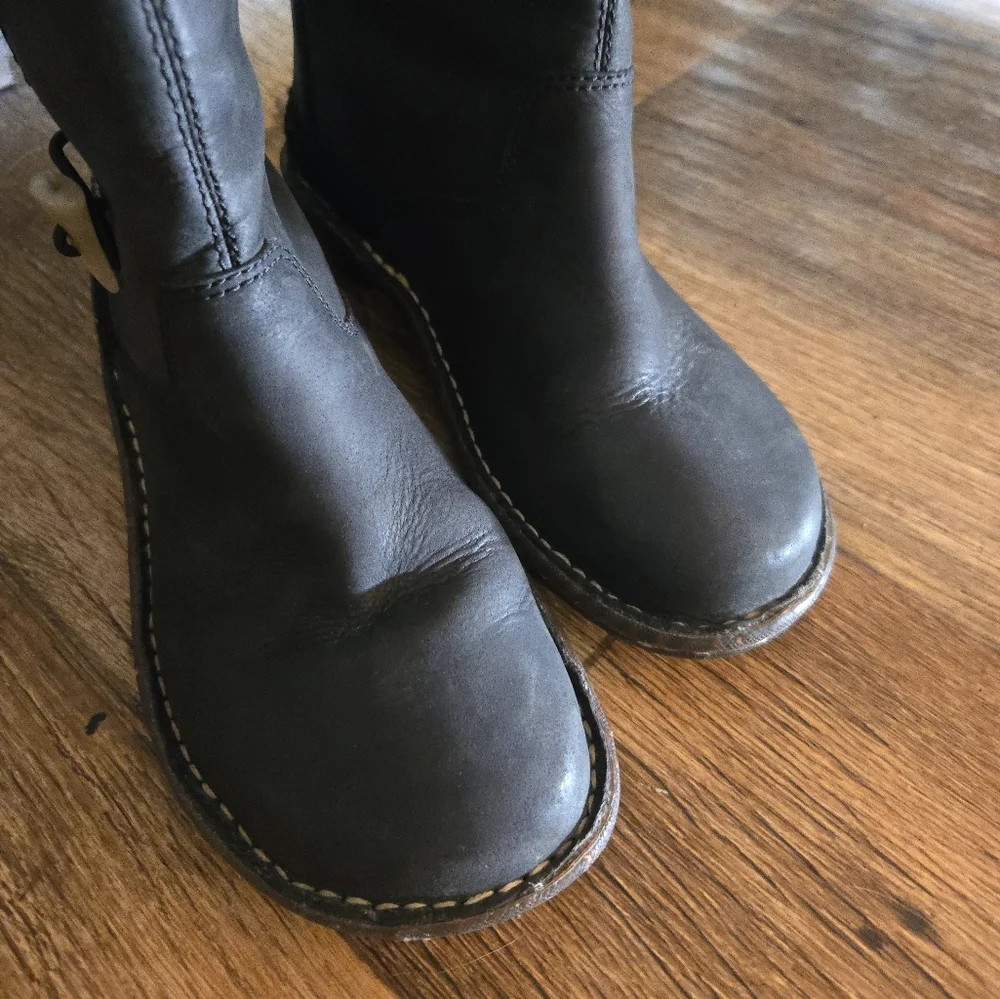 Ugg Leather Snow Boots
