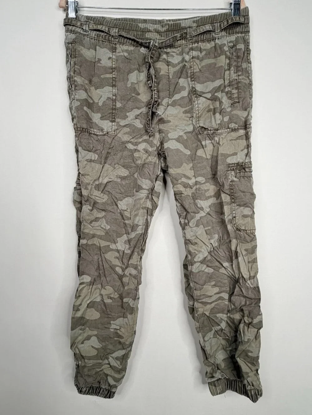 American Eagle Outfitters excellent pre