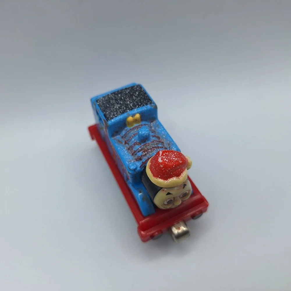 Thomas‎ the Tank Engine Holiday Thomas Train Small 2002 Santa Hat Diecast Toy