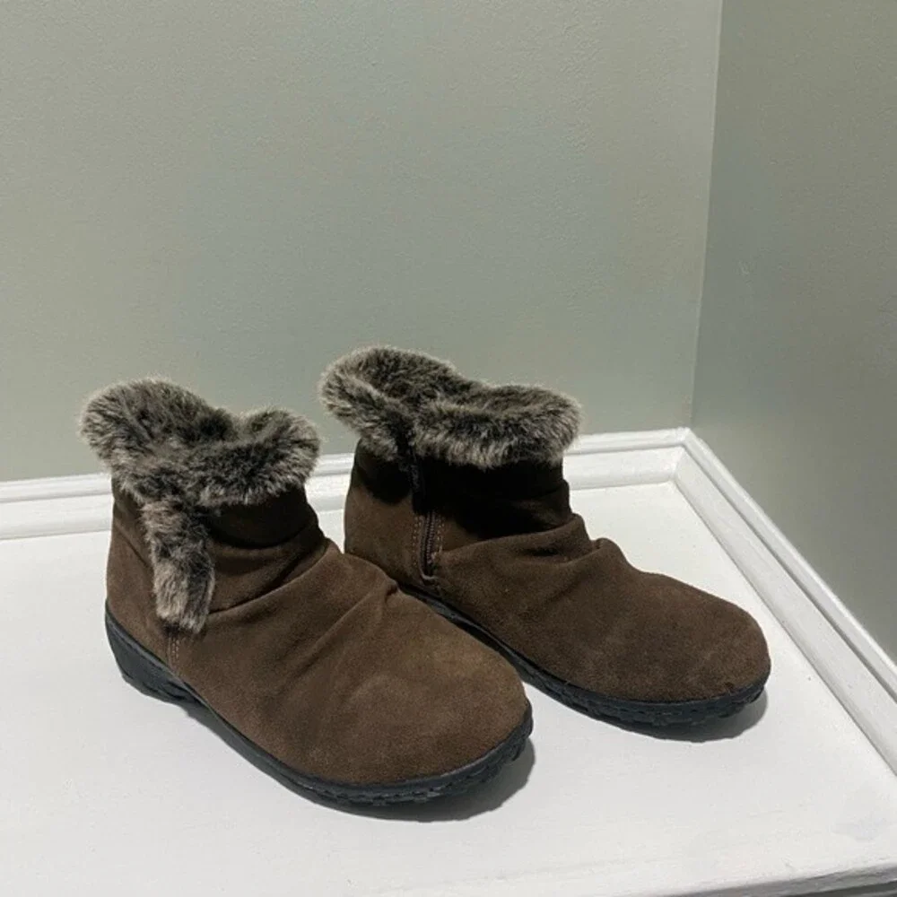 Khombu fur insulated weather