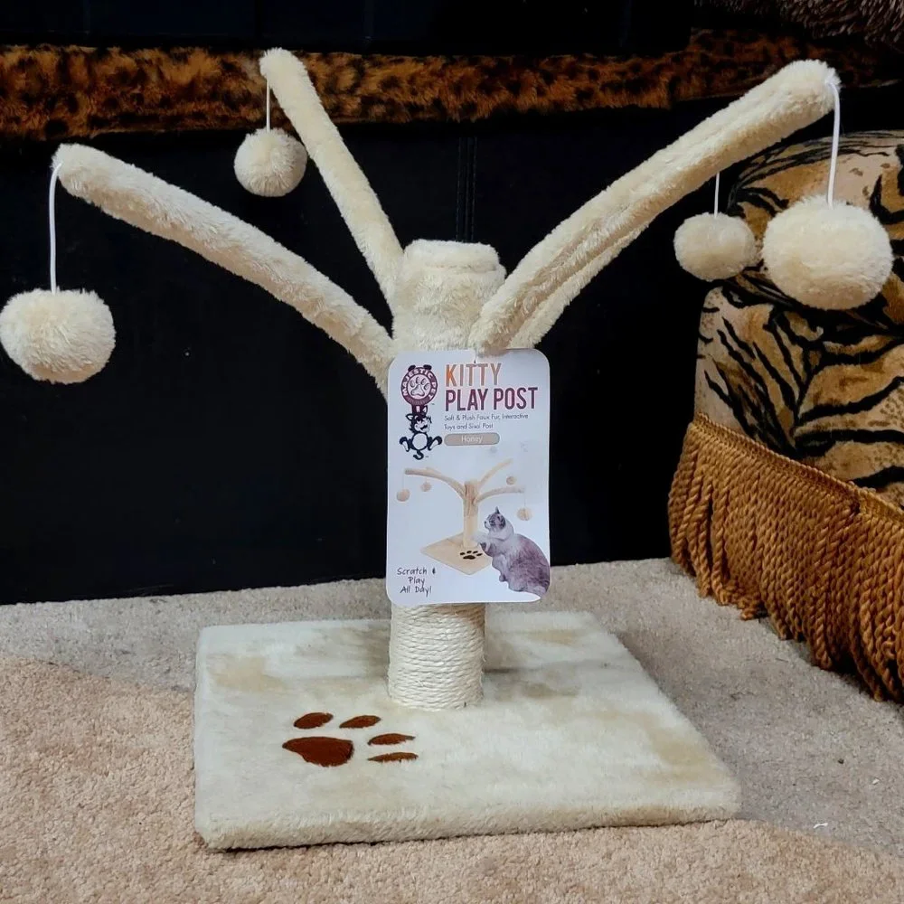 Cat Kitten Kitty Play Post.. A Favorite!!... New w/ Tag!
