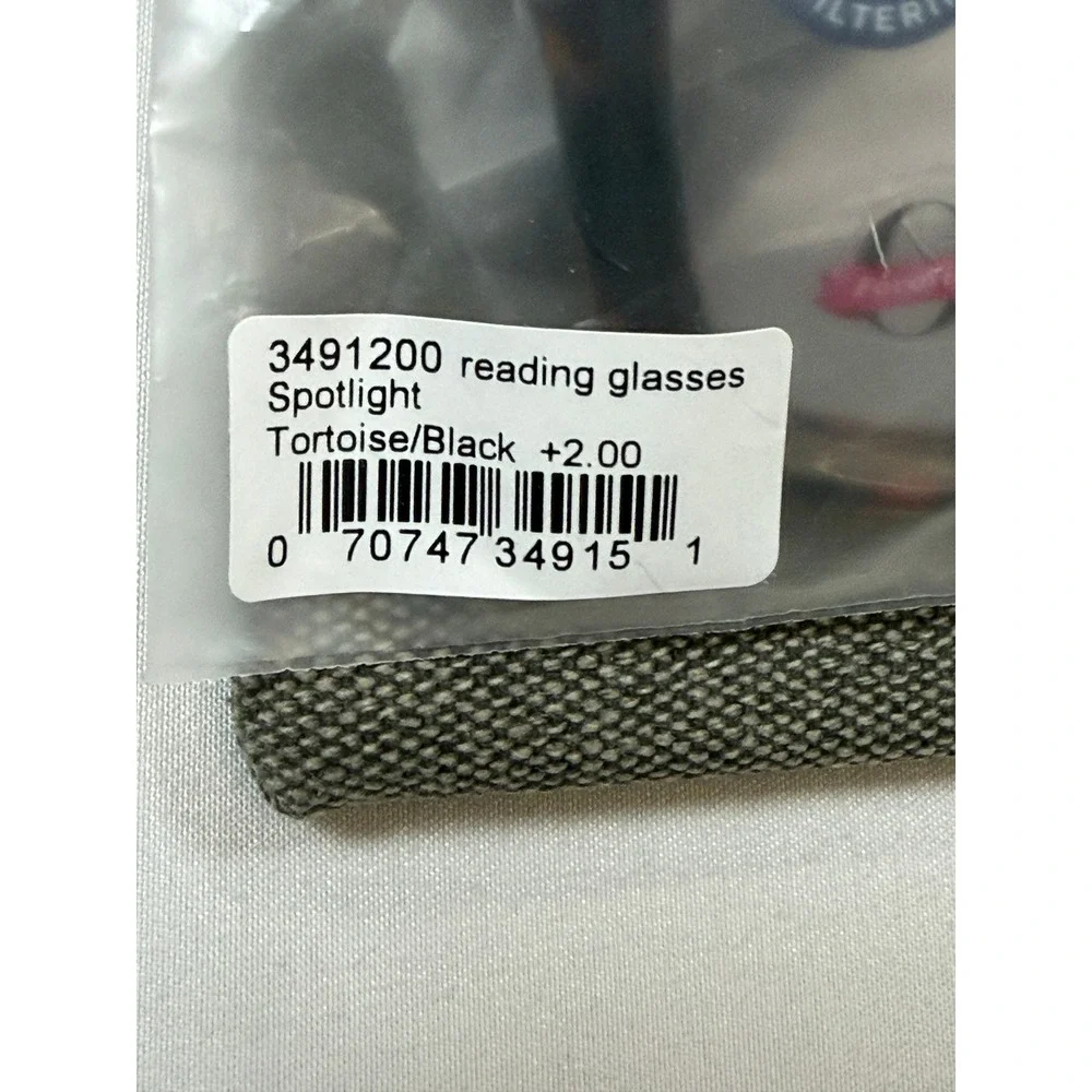 Peepers spotlight reading