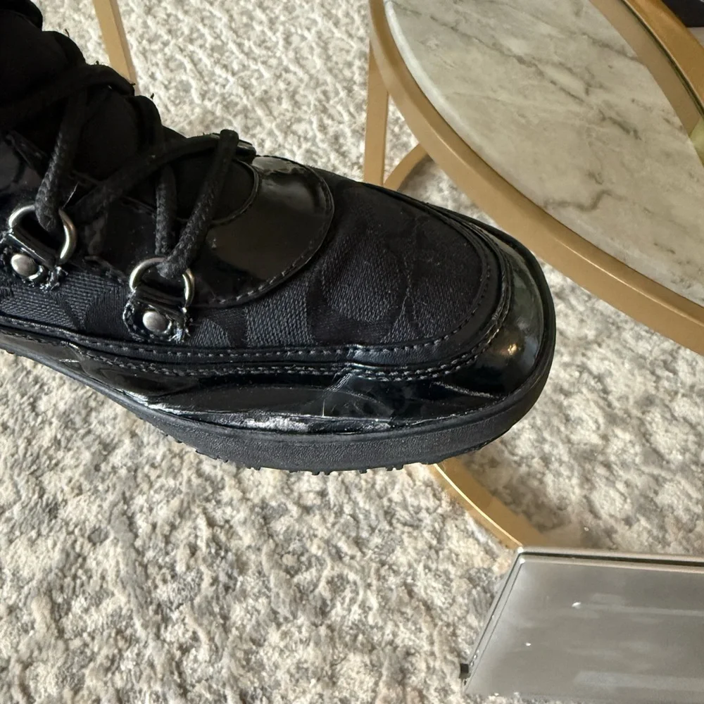 Coach “peggy” signature