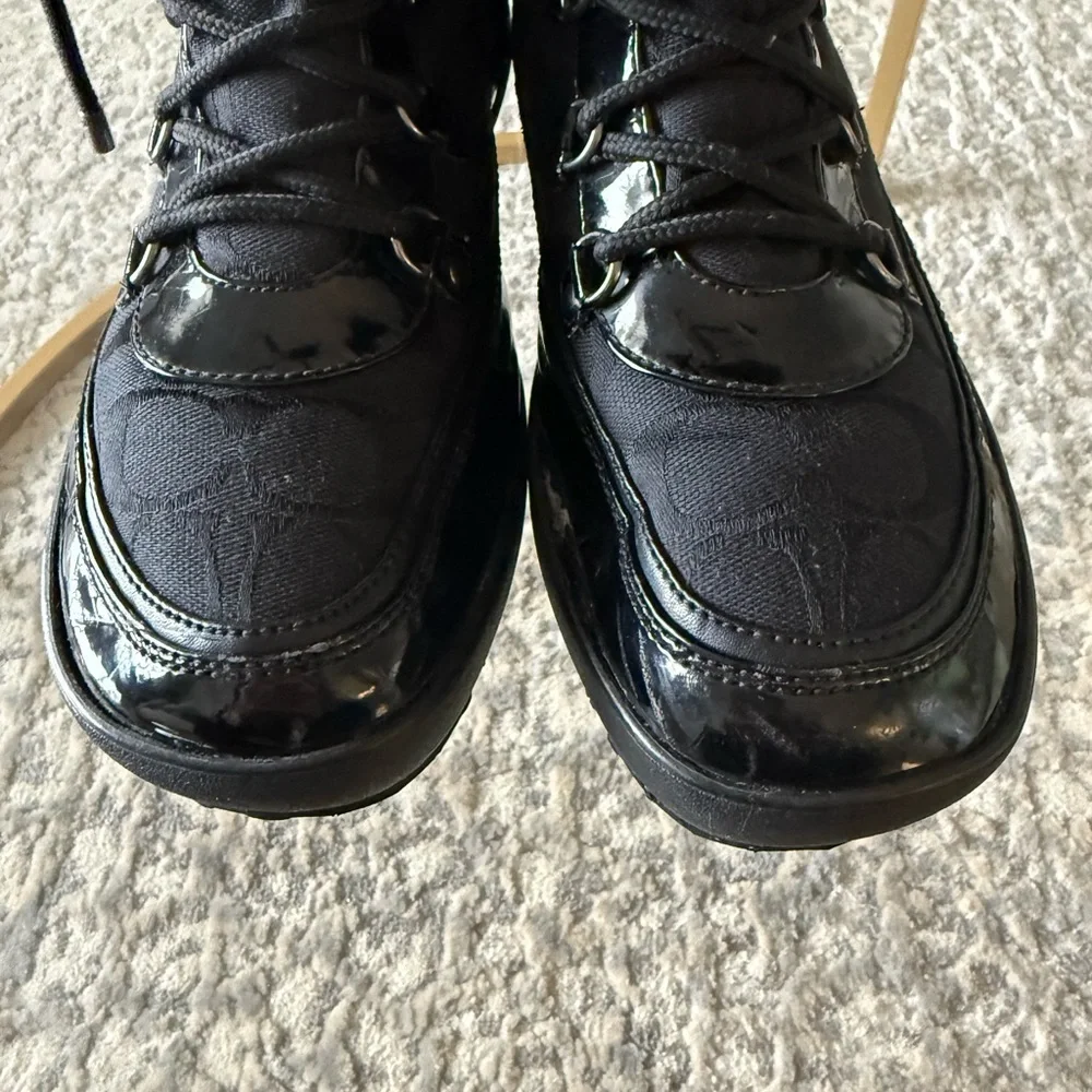 Coach “peggy” signature