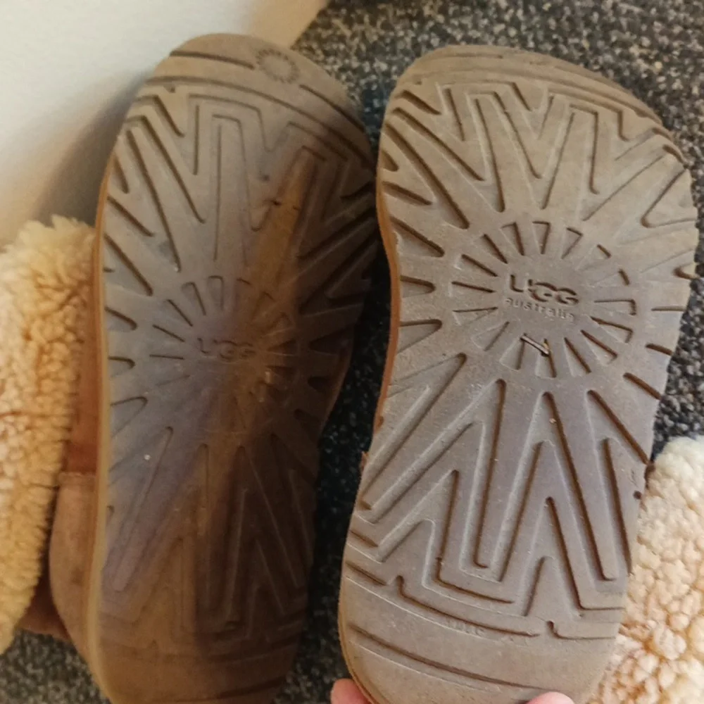 UGG sn 5825