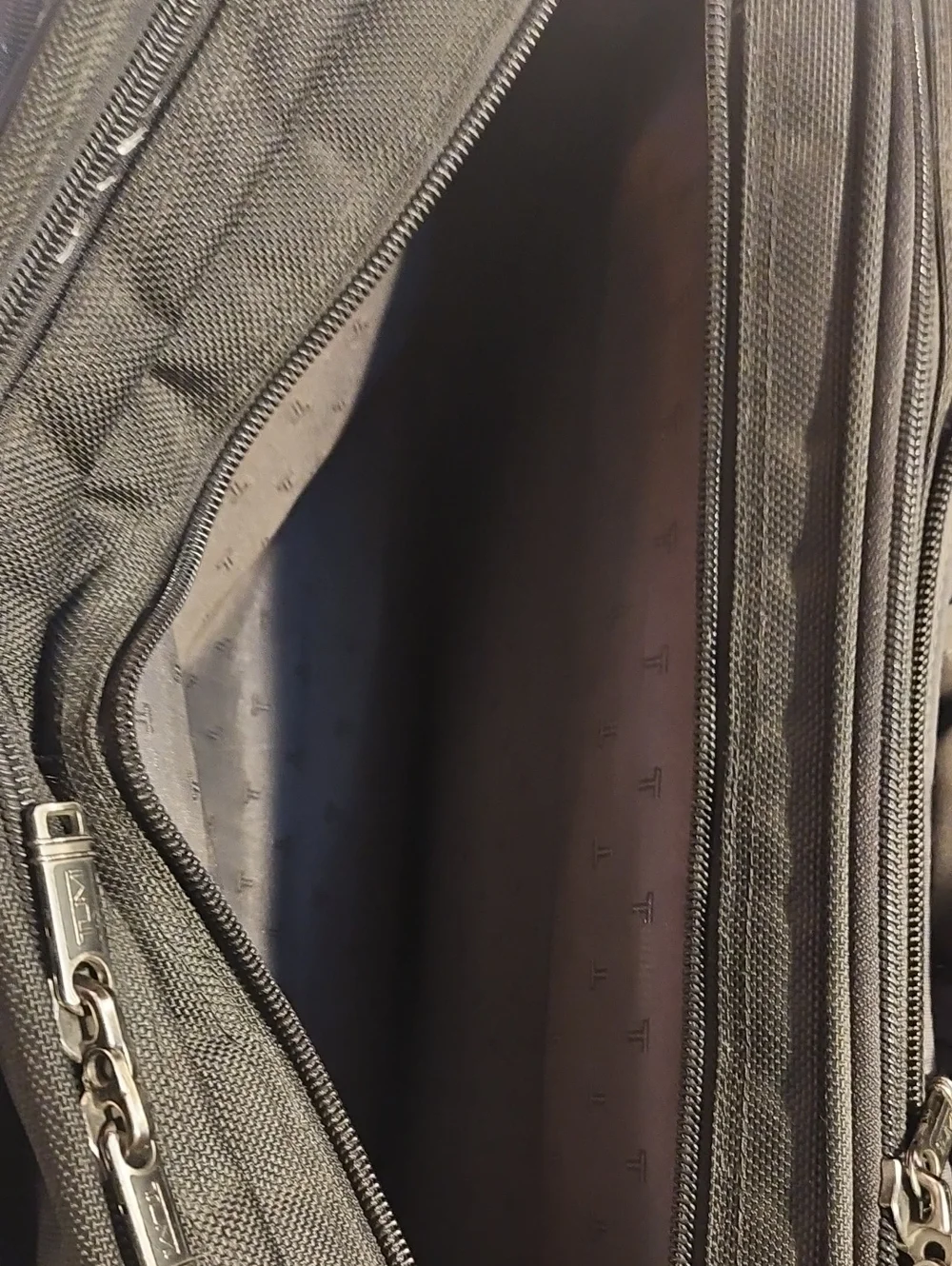 N/A tumi roller