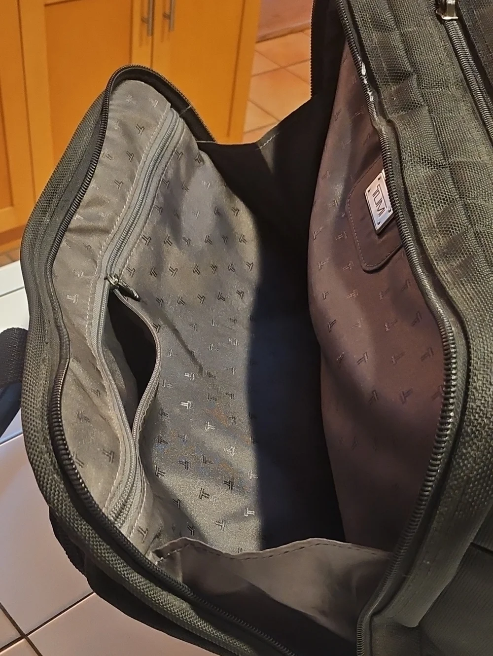 N/A tumi roller