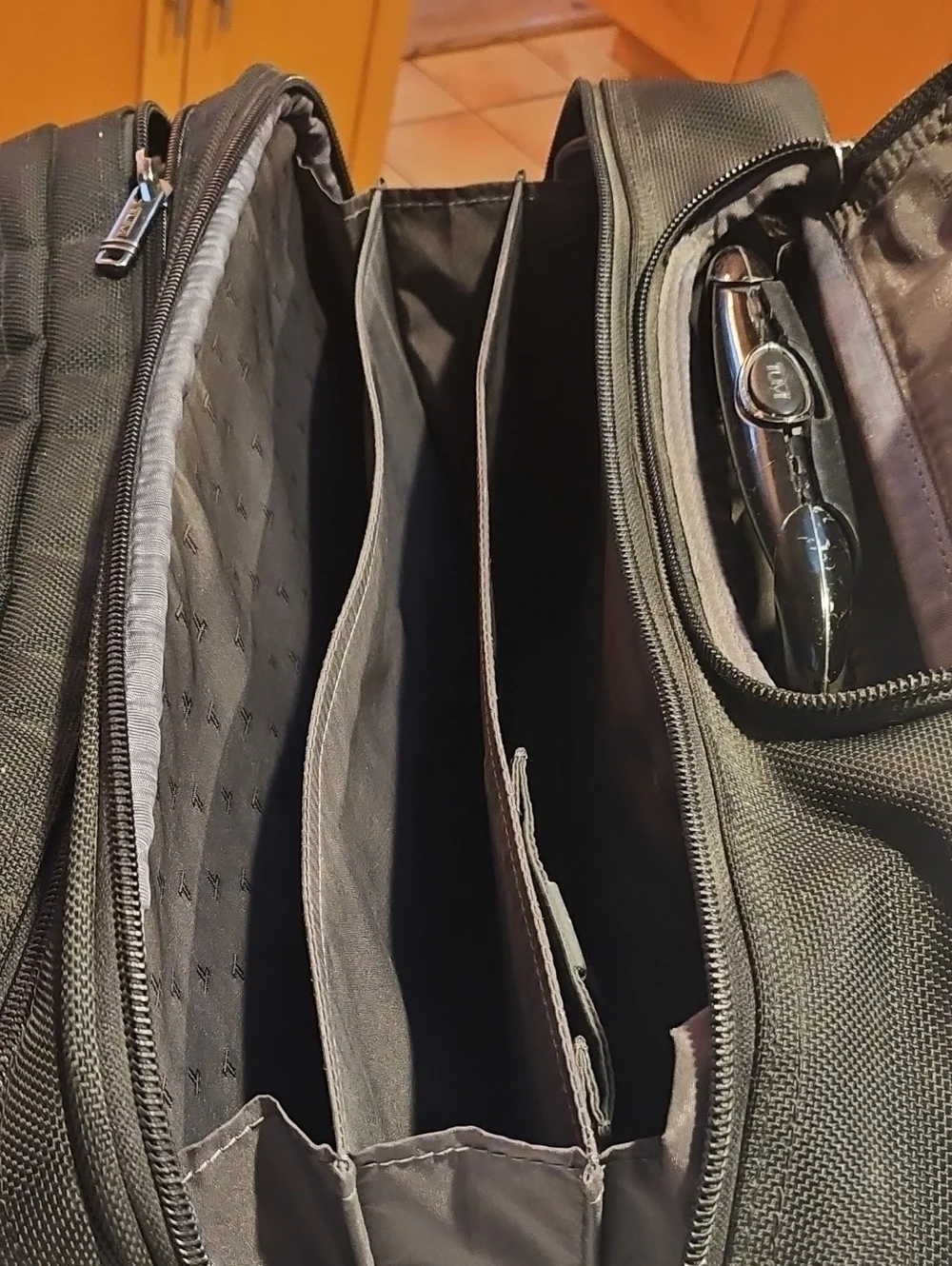 N/A tumi roller