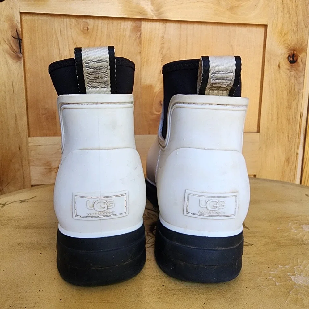 UGG Sz 11 White Rubber Droplet Waterproof Rain Boots Minimalist Winter Outdoors