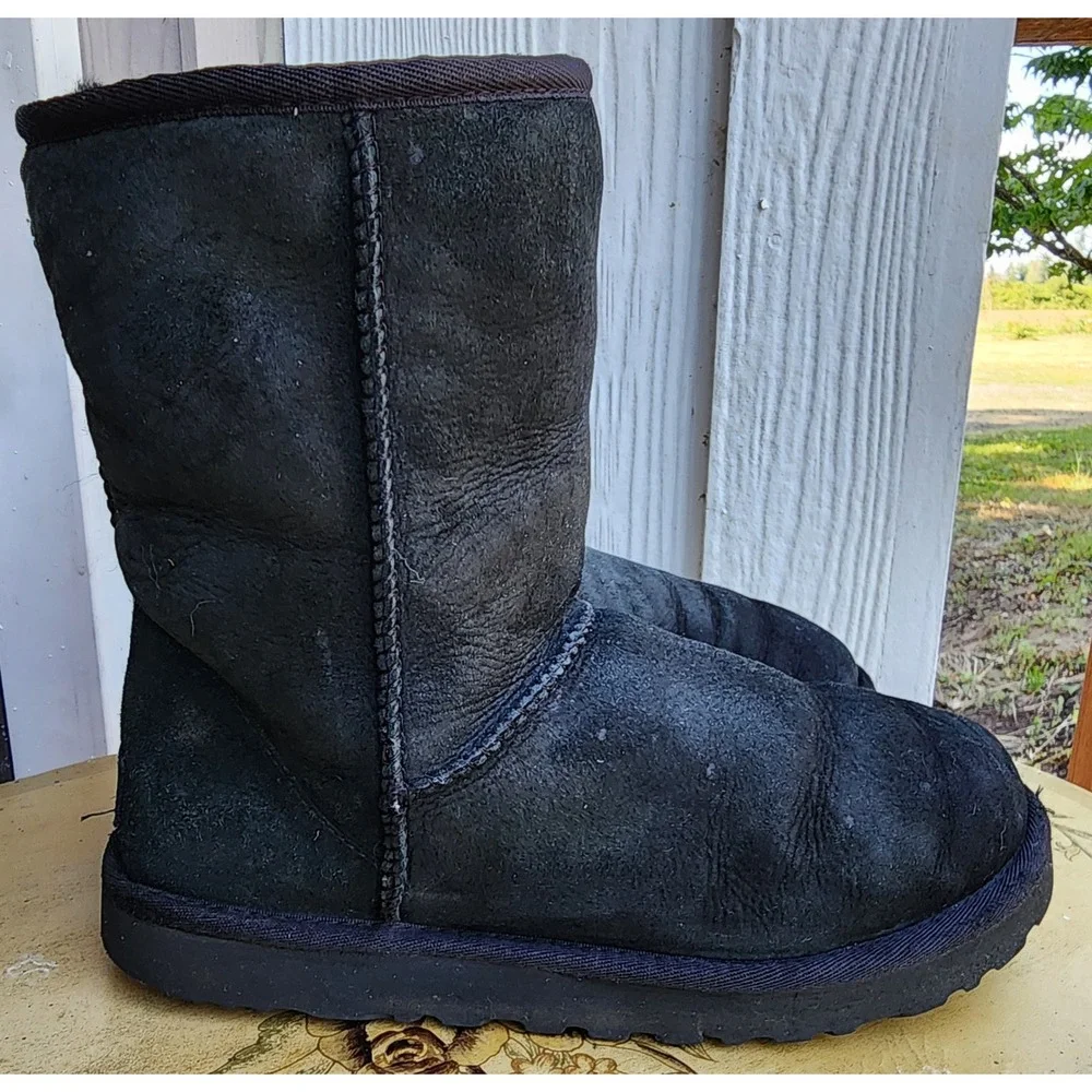 UGG Size 8 Black Suede Classic Short Boots Winter Shoes Y2K Cozy Scandinavian
