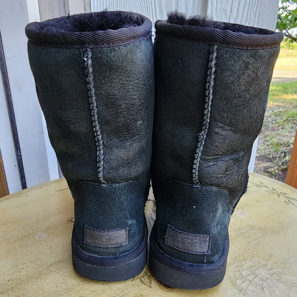 UGG Size 8 Black Suede Classic Short Boots Winter Shoes Y2K Cozy Scandinavian