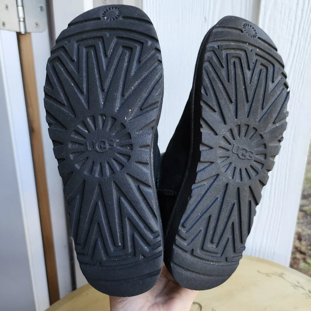 UGG Size 8 Black Suede Classic Short Boots Winter Shoes Y2K Cozy Scandinavian