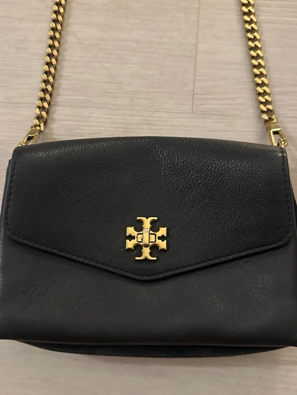 Tory Burch compact pebbled