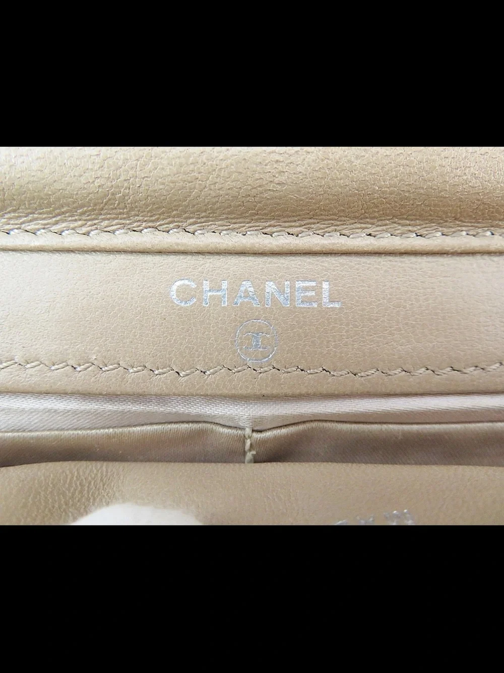 CHANEL crossbody quilted