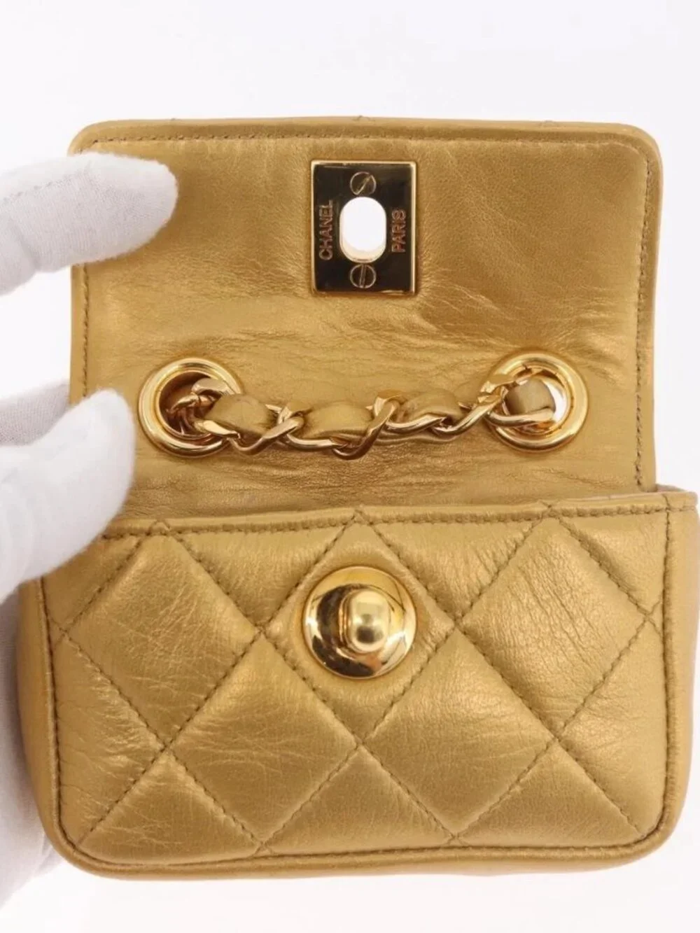 CHANEL brand	chanel color	gold