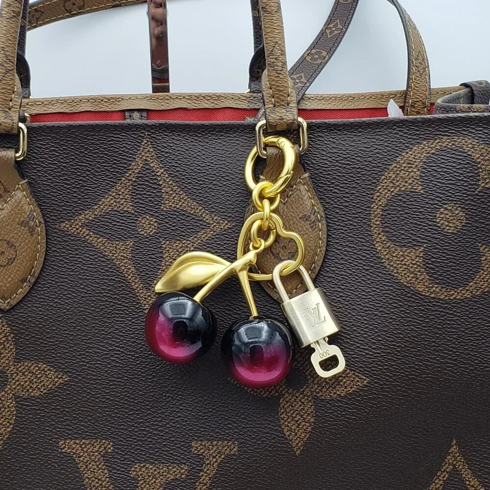 Louis Vuitton 19 stylish