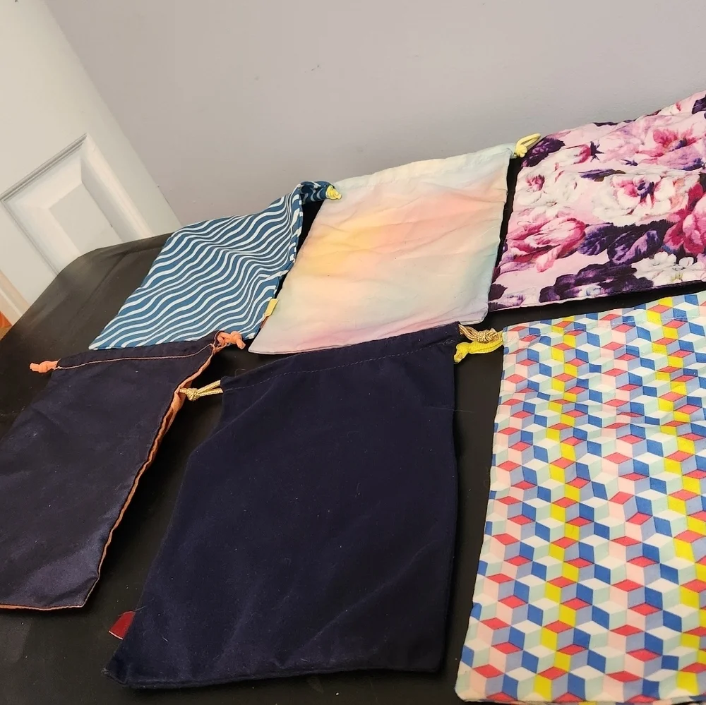 16 Ipsy Makeup Bags Vibrant Multi-Patterned Bag Collection