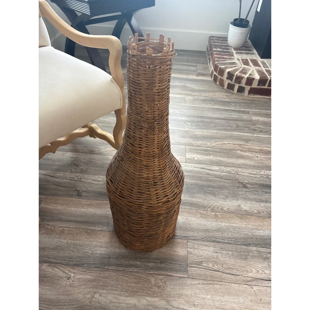 Unbranded woven wicker
