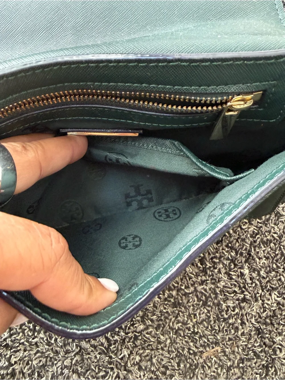 Tory Burch compact tory