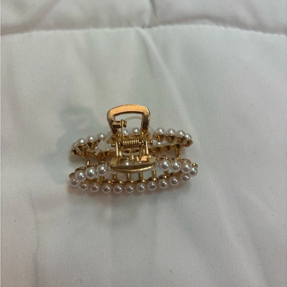 Pearl Jaw Clip Hair Claw Barrette for Women Elegant Grip Hair Accessories