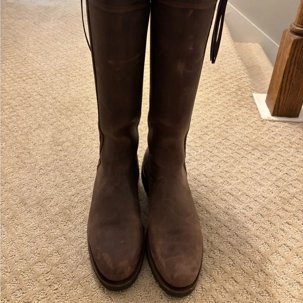 Penelope Chilvers elegant knee