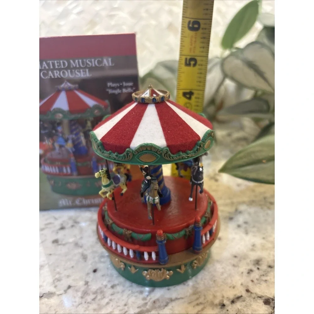 Mr. Christmas carousel top